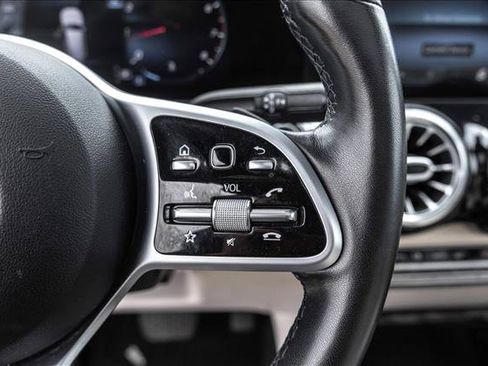 Used 2021 Mercedes-Benz GLB 250 4MATIC image 15