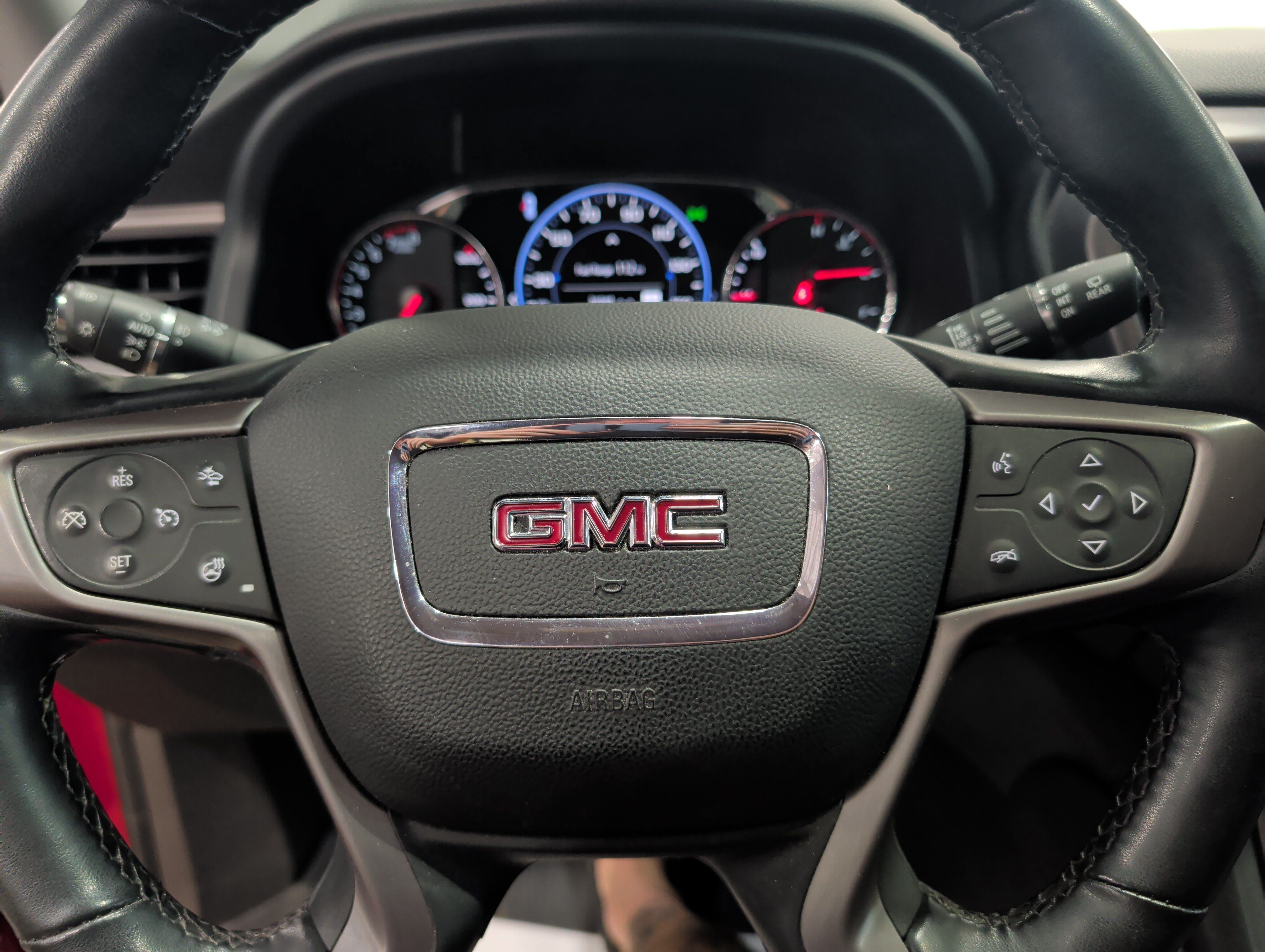Used 2023 GMC Acadia AT4 w/ Technology Package AWD/4WD image 10