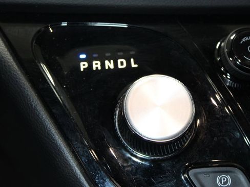 Used 2025 Chrysler Pacifica Select FWD image 24