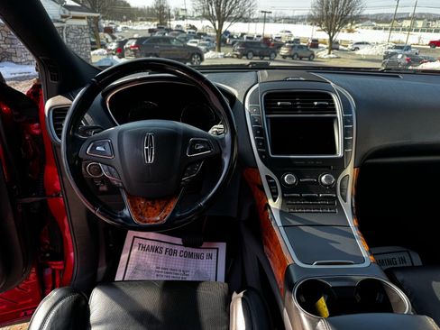 Used 2017 Lincoln MKX Reserve w/ Luxury Package AWD/4WD image 13