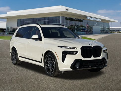 Certified 2024 BMW X7 xDrive40i w/ M Sport Package image 2