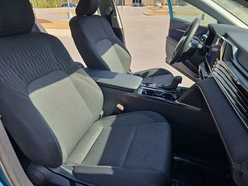 Used 2025 Toyota Camry LE image 10