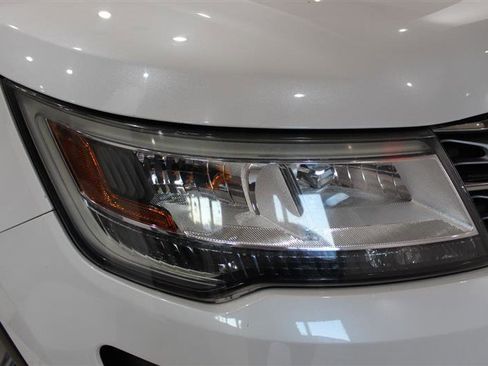 Used 2017 Ford Explorer Limited AWD/4WD image 10