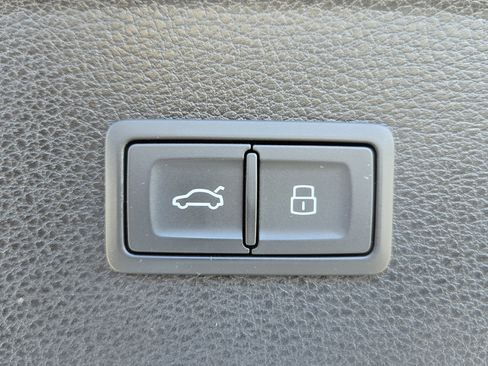 Used 2023 Audi Q5 2.0T Premium w/ Convenience Package image 18