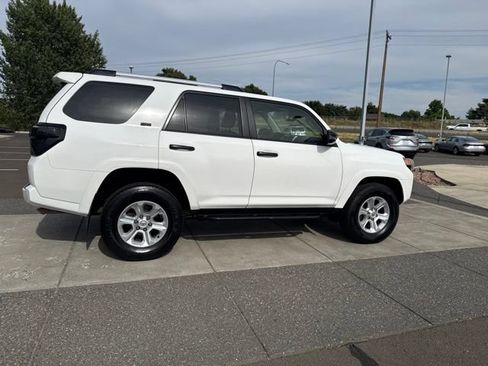 Used 2023 Toyota 4Runner SR5 Premium w/ Moonroof Package AWD/4WD image 4