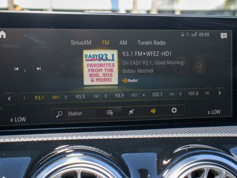 Used 2023 Mercedes-Benz CLA 250 image 32