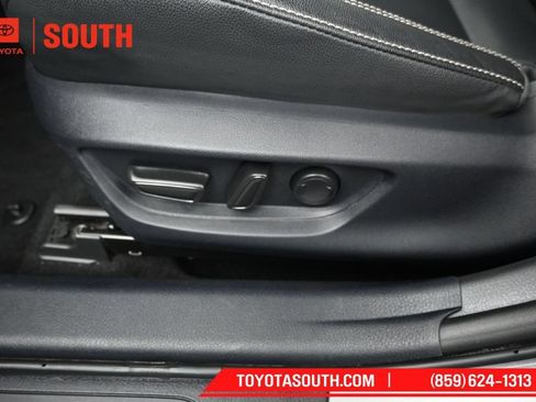 Used 2025 Toyota Camry SE FWD image 23