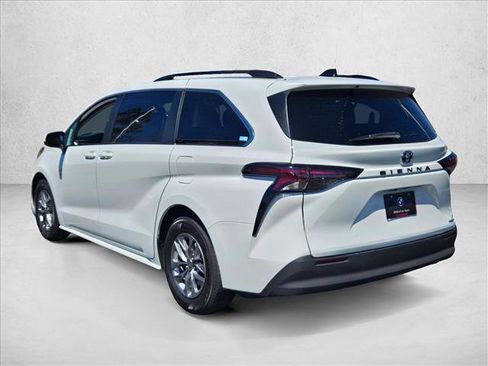 Used 2024 Toyota Sienna LE w/ LE Plus Package image 8