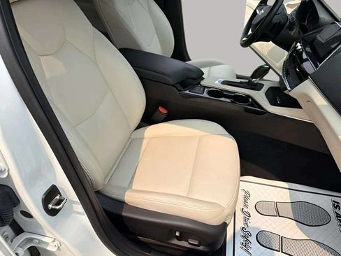 Used 2024 Cadillac CT4 Luxury w/ Sun And Sound Package RWD image 29