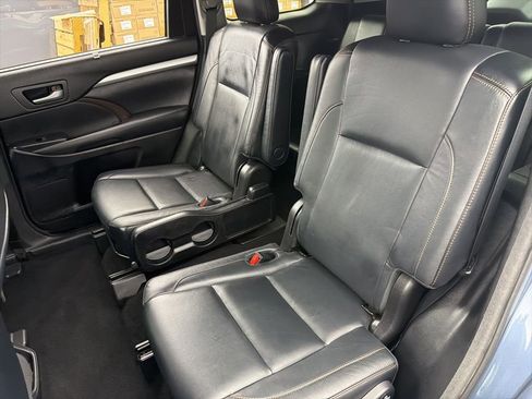 Used 2018 Toyota Highlander XLE AWD/4WD image 21