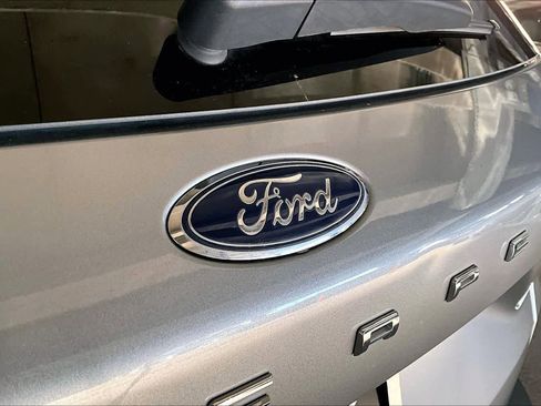 Used 2022 Ford Escape SE w/ SE Sport Appearance Package image 30