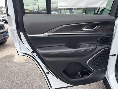 New 2026 Jeep Grand Cherokee Limited image 26