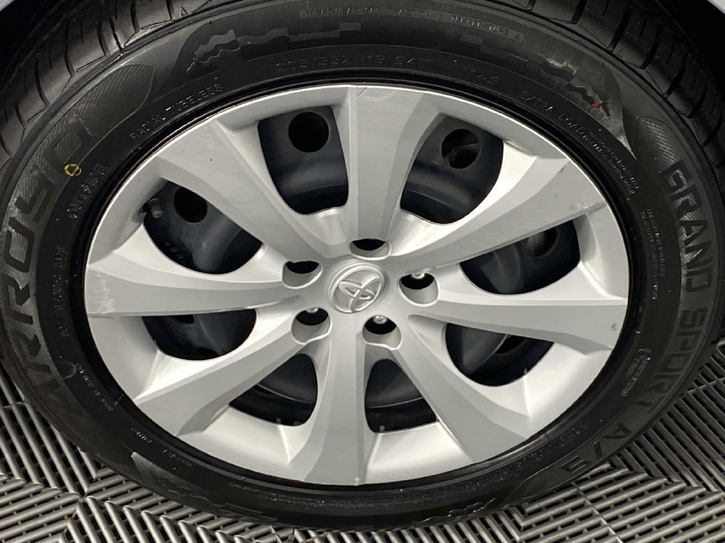 Used 2023 Toyota Corolla LE w/ Carpet Mat Package (TMS) FWD image 29