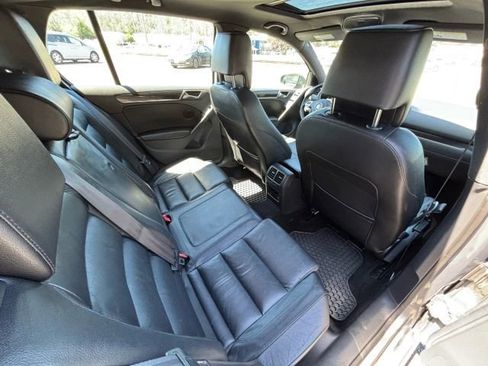 Used 2010 Volkswagen GTI 4-Door image 19