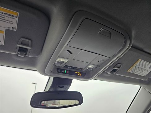 Used 2024 GMC Terrain SLE image 28