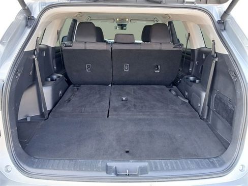 Used 2024 Toyota Highlander LE image 48