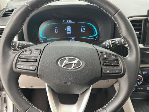 Used 2025 Hyundai Venue SEL FWD image 16