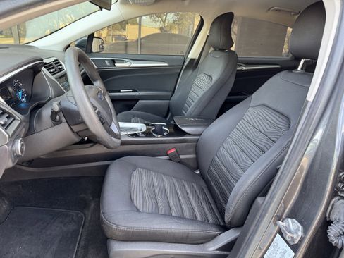 Used 2016 Ford Fusion SE image 12