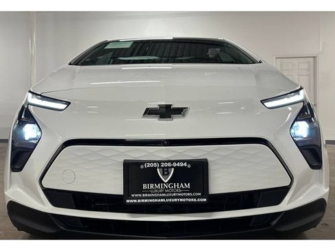 Used 2023 Chevrolet Bolt LT w/ Infotainment Package FWD image 5
