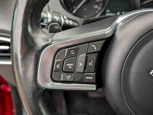 Used 2018 Jaguar F-PACE Prestige image 22