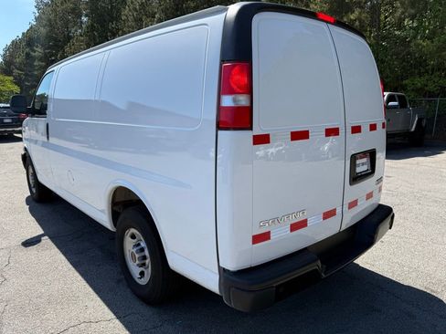 Used 2025 GMC Savana 2500 RWD image 5