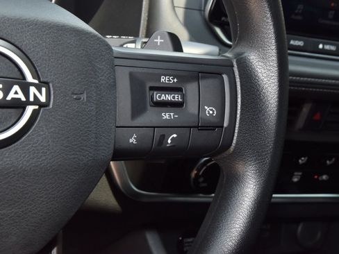 Used 2025 Nissan Rogue S FWD image 15