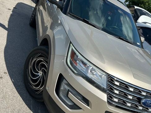 Used 2017 Ford Explorer Limited w/ Equipment Group 301A image 4