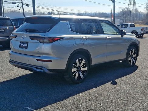 New 2026 Mitsubishi Outlander SE image 4