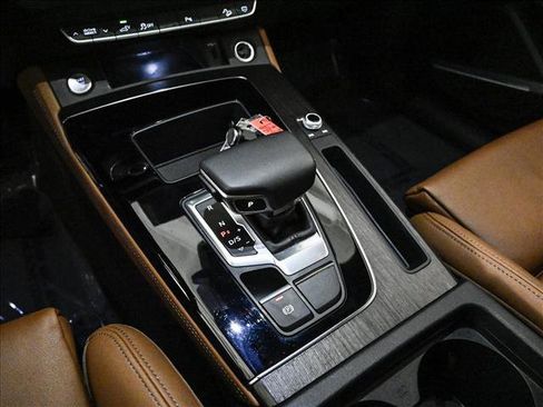 Certified 2025 Audi Q5 e Premium Plus w/ Premium Plus Package image 12