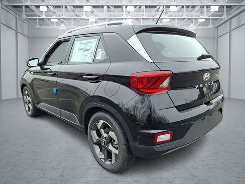 New 2026 Hyundai Venue SEL FWD image 2