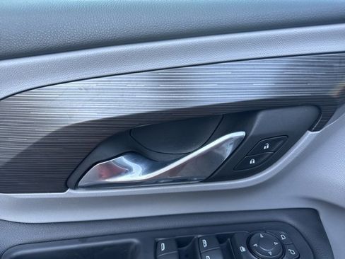 Used 2023 GMC Terrain SLE w/ Driver Convenience Package image 12