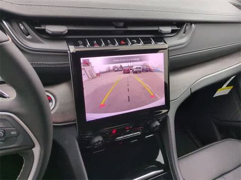 New 2025 Jeep Grand Cherokee Limited image 30