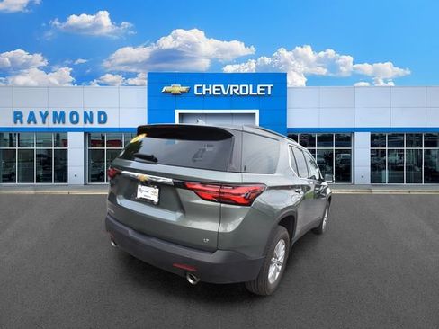 Used 2023 Chevrolet Traverse LT FWD image 3