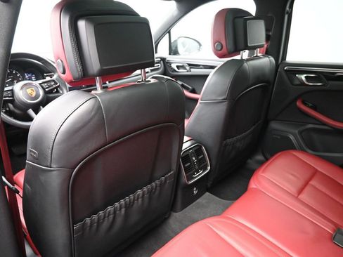 Certified 2024 Porsche Macan AWD/4WD image 8