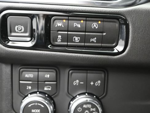 New 2026 GMC Yukon XL Denali w/ Sun & Power Step Package AWD/4WD image 21