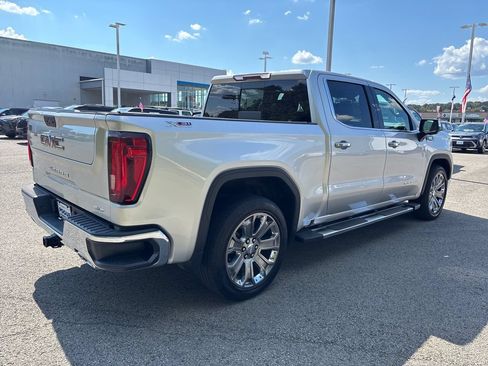 Used 2022 GMC Sierra 1500 SLT w/ SLT Premium Package AWD/4WD image 2