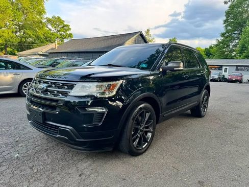 Used 2018 Ford Explorer XLT w/ Equipment Group 202A AWD/4WD image 3