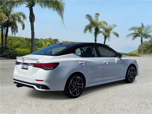 Used 2025 Nissan Sentra SR FWD image 4