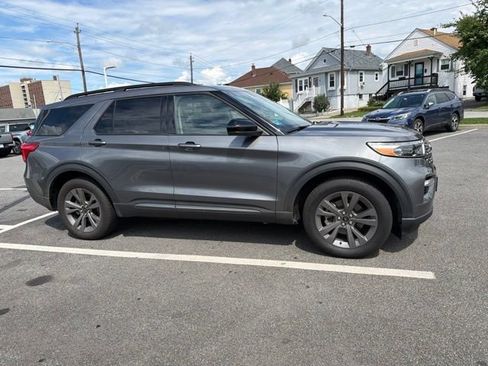 Used 2023 Ford Explorer XLT w/ Equipment Group 202A AWD/4WD image 2