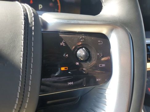 Used 2025 INFINITI QX80 Sensory image 17