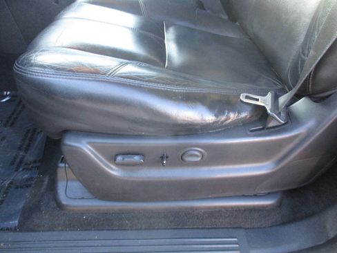 Used 2012 Chevrolet Suburban LT image 15