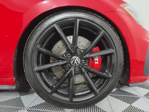 Used 2020 Volkswagen GTI SE FWD image 9