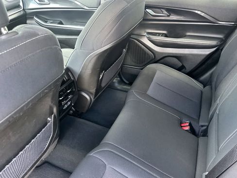 Certified 2023 Jeep Grand Cherokee Laredo w/ Luxury Tech Group I AWD/4WD image 4