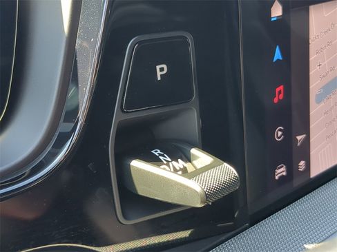 Used 2025 Porsche Cayenne image 33