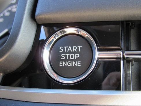 New 2026 Mitsubishi Outlander SE image 17