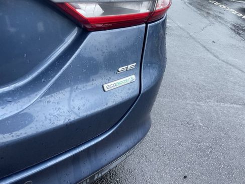 Used 2018 Ford Fusion SE w/ Fusion SE Technology Package FWD image 6