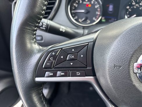 Used 2018 Nissan Rogue SV image 35