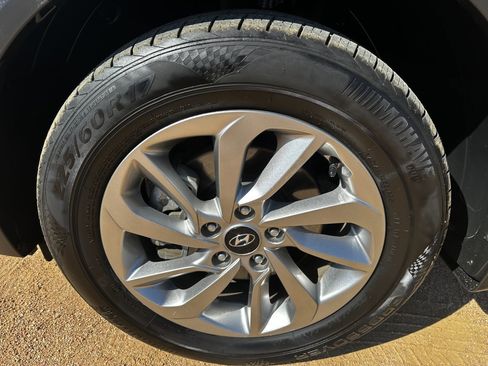 Used 2018 Hyundai Tucson SE w/ Cargo Package image 11