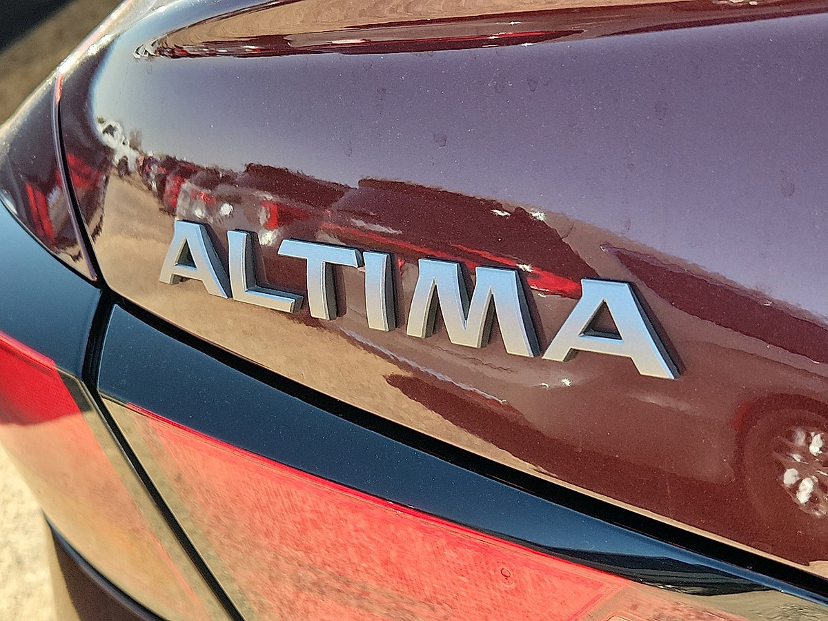 Used 2025 Nissan Altima 2.5 SV FWD image 6