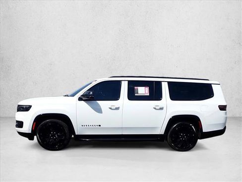Used 2024 Jeep Wagoneer L Series II AWD/4WD image 2